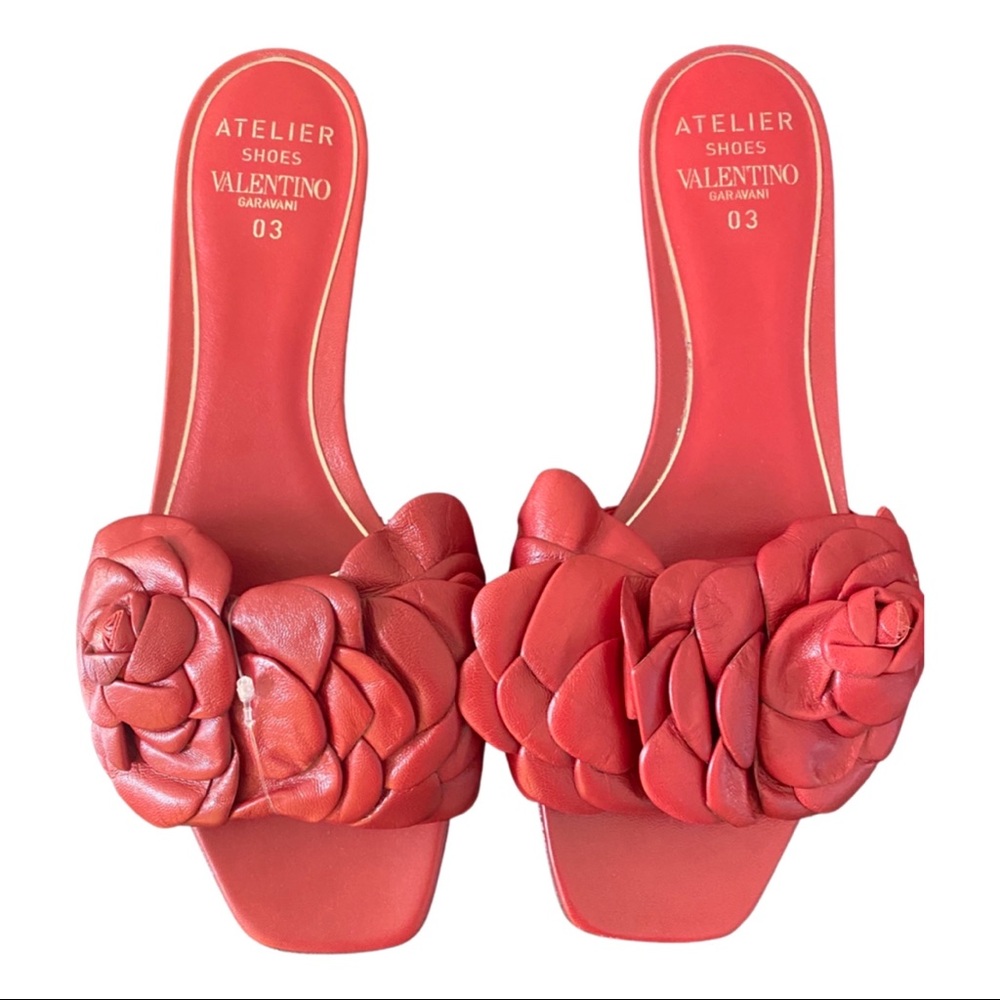 Valentino - Atelier Valentino Garavani - Red leather floral appliqué flat sandal